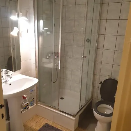 New Cheap Private Room, Kitchen , Overwieuw Sea,Tram On Spot, 12 Minutes From Nice Train Station With Tram , Beach In 17 Min Tram , Chambre Privee Pas Cher, Cuisine Equipee , Tram Sur Place, Apercu Mer, 12 Min De La Gare De Nice Avec Le Tram, 17 Min Exterior photo