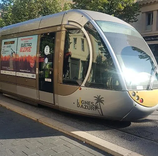 New cheap PRIVATE ROOM, KITCHEN ,TRAM on site, 12 minutes from nice train station with tram , beach in 17 min with tram , CHAMBRE PRIVÉE pas cher, cuisine équipée , tram sur place, à 12 min de la gare de Nice avec le tram, 17 min plage