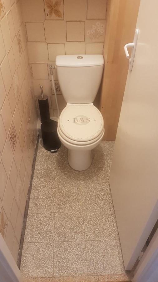 New Cheap Private Room, Kitchen ,tram On Site, 12 Minutes From Train Station With Tram , In 17 Min With Tram , Privée Pas Cher, Cuisine équipée , Tram Sur Place, à 12 Min De La Gare De Avec Le Tram, 17 Min Alojamento de Acomodação e Pequeno-almoço Nice