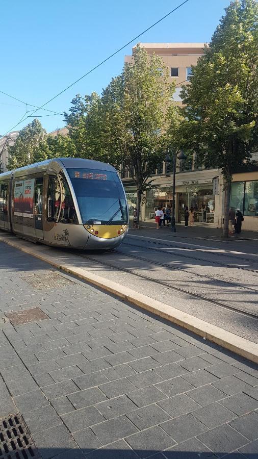 New Cheap Private Room, Kitchen ,tram On Site, 12 Minutes From Train Station With Tram , In 17 Min With Tram , Privée Pas Cher, Cuisine équipée , Tram Sur Place, à 12 Min De La Gare De Avec Le Tram, 17 Min Alojamento de Acomodação e Pequeno-almoço