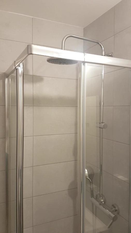 New Cheap Private Room, Kitchen ,tram On Site, 12 Minutes From Train Station With Tram , In 17 Min With Tram , Privée Pas Cher, Cuisine équipée , Tram Sur Place, à 12 Min De La Gare De Avec Le Tram, 17 Min * Nice