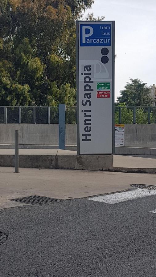New Cheap Private Room, Kitchen ,tram On Site, 12 Minutes From Train Station With Tram , In 17 Min With Tram , Privée Pas Cher, Cuisine équipée , Tram Sur Place, à 12 Min De La Gare De Avec Le Tram, 17 Min Alojamento de Acomodação e Pequeno-almoço