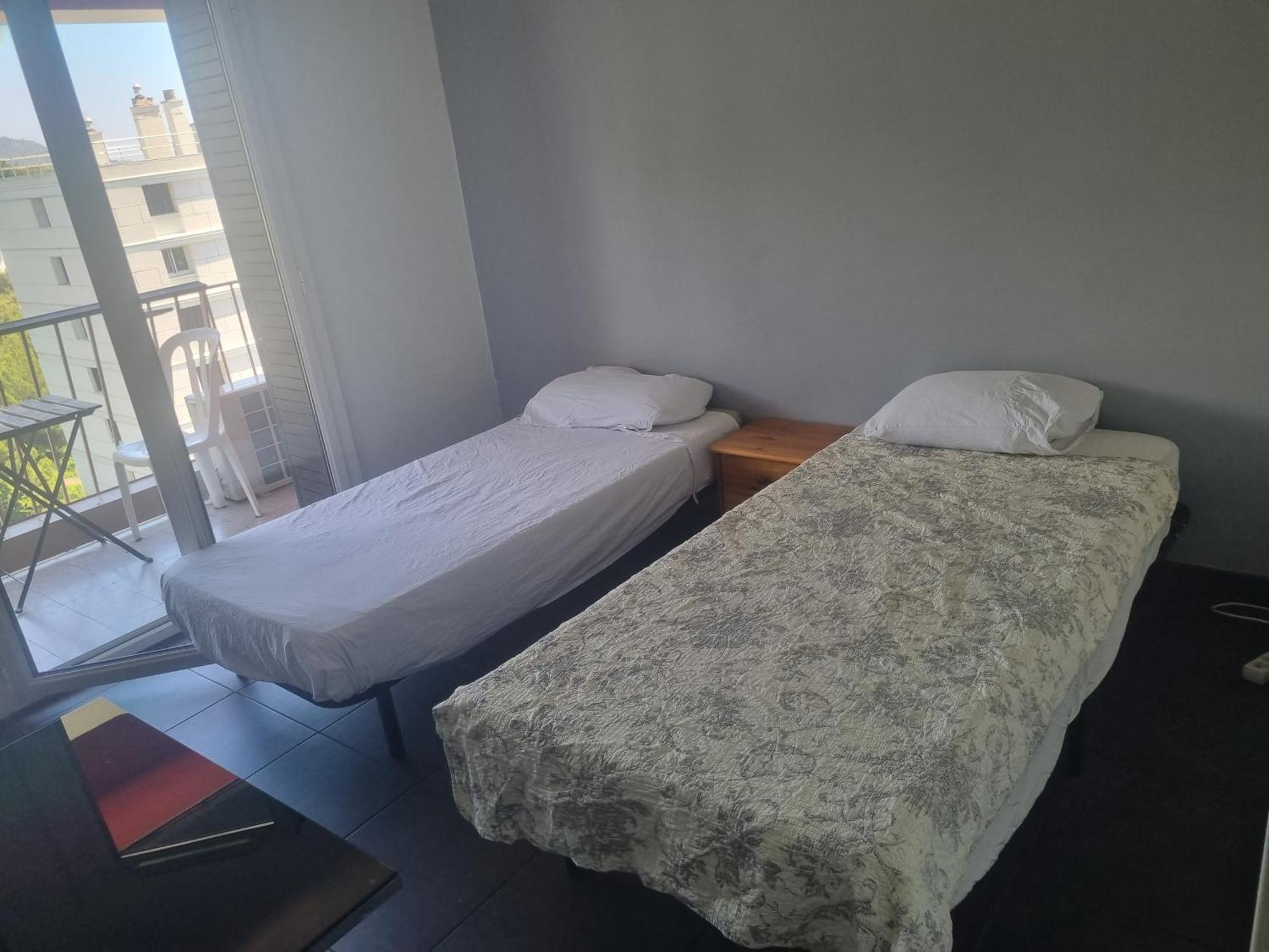 New Cheap Private Room, Kitchen ,tram On Site, 12 Minutes From Train Station With Tram , In 17 Min With Tram , Privée Pas Cher, Cuisine équipée , Tram Sur Place, à 12 Min De La Gare De Avec Le Tram, 17 Min